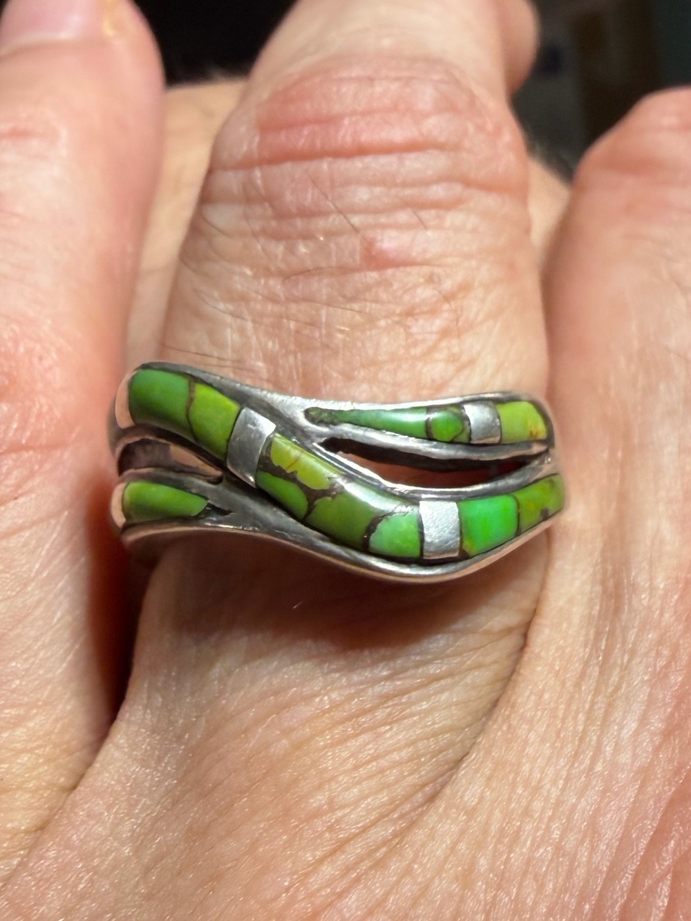 Vintage 9/5 Sterling Silver Philippines Green Turquoise Inlay Wave Ring 9